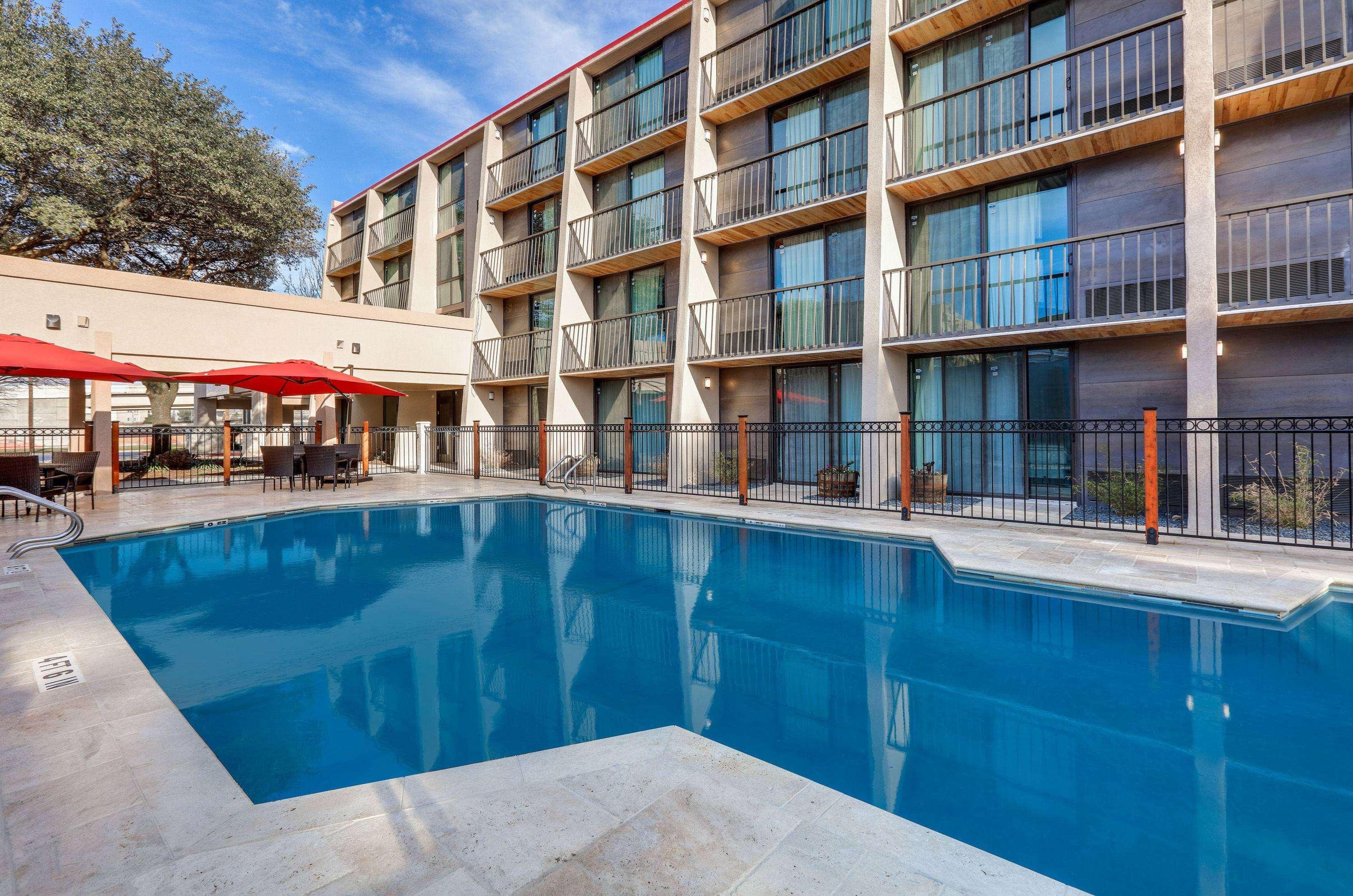 Ramada By Wyndham Austin South Hotell Eksteriør bilde