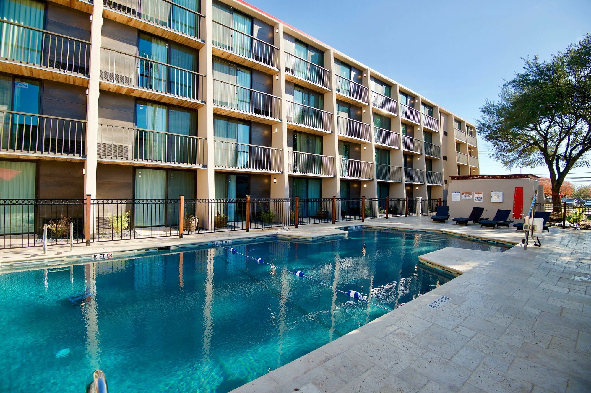 Ramada By Wyndham Austin South Hotell Eksteriør bilde